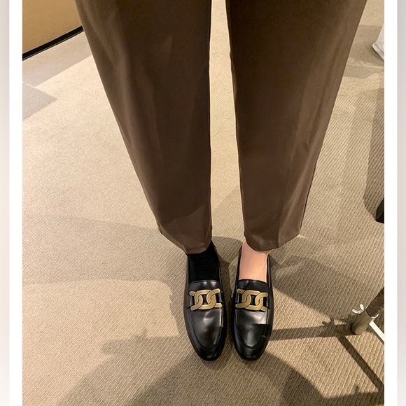 Kidskin Leather Loafers with Metal Branded Chain Accessory - Picture 1 of 12